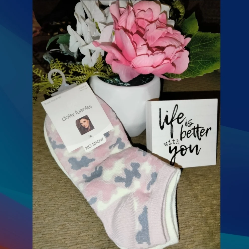 Daisy Fuentes (Shoe Size 4-10) Multi-Print No Show Socks (3 Pairs) NWT